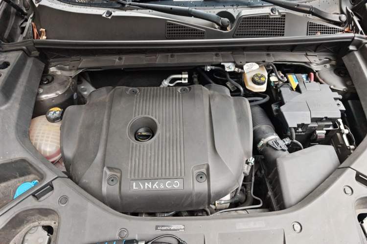 Used Lynk & Co 01 2021 2.0TD Two-Wheel-Drive Pro Trim Engine Bay