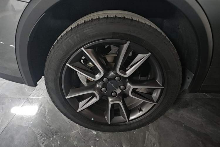 Used Lynk & Co 01 2021 2.0TD Two-Wheel-Drive Pro Trim Exterior 2