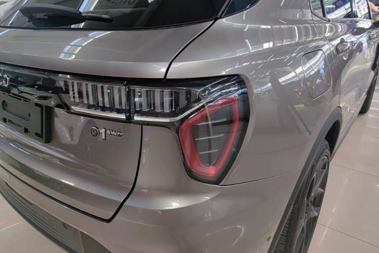 Used Lynk & Co 01 2021 2.0TD Four-Wheel Drive Dark Night Edition Exterior 3