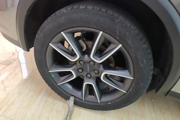 Used Lynk & Co 01 2021 2.0TD Two-Wheel-Drive Pro Trim Exterior 5