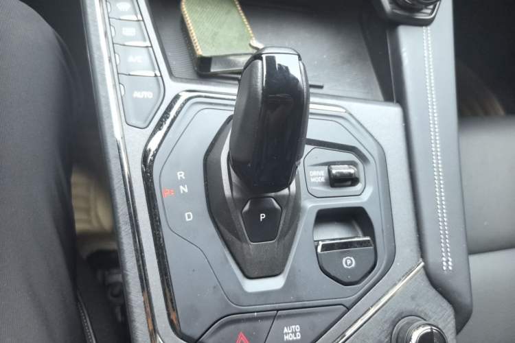 Used Lynk & Co 01 2021 2.0TD Four-Wheel Drive Hype-Halo Gear Lever
