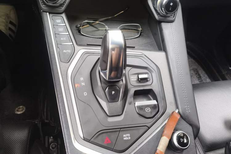 Used Lynk & Co 01 2021 2.0TD Two-Wheel-Drive Pro Trim Gear Lever
