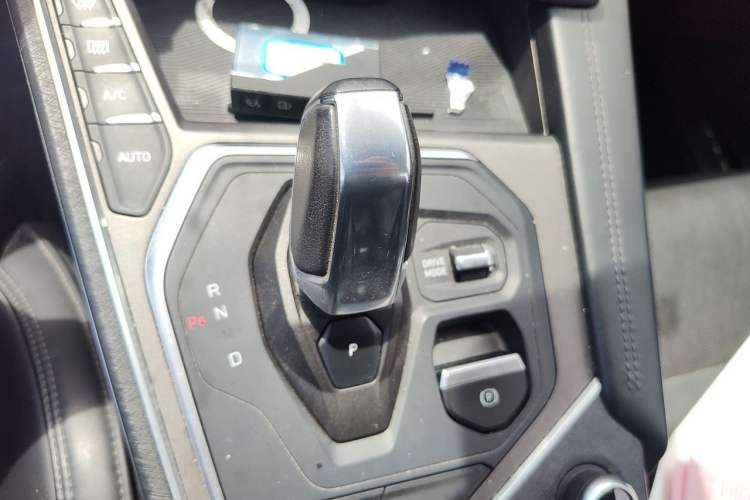 Used Lynk & Co 01 2021 2.0TD Two-Wheel-Drive Pro Trim Gear Lever