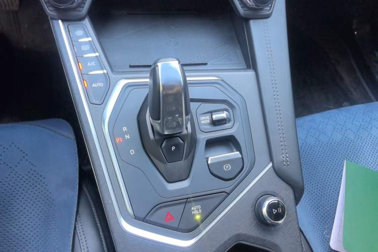 Used Lynk & Co 01 2021 2.0TD Two-Wheel-Drive Pro Trim Gear Lever