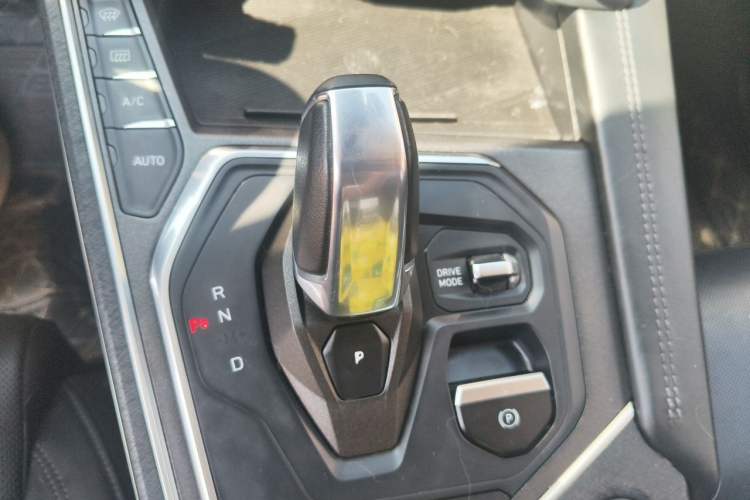 Used Lynk & Co 01 2021 2.0TD Two-Wheel-Drive Pro Trim Gear Lever