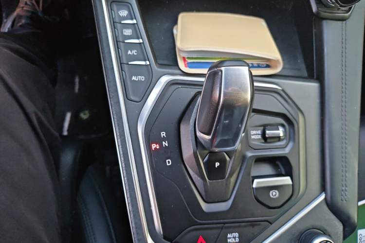 Used Lynk & Co 01 2021 2.0TD Two-Wheel-Drive Pro Trim Gear Lever