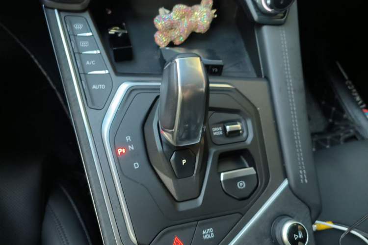 Used Lynk & Co 01 2021 2.0TD Two-Wheel-Drive Pro Trim Gear Lever