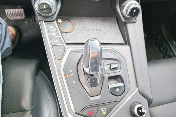Used Lynk & Co 01 2021 2.0TD Two-Wheel-Drive Pro Trim Gear Lever