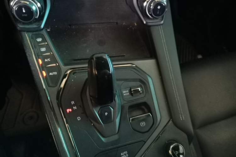 Used Lynk & Co 01 2021 2.0TD Four-Wheel Drive Hype-Halo Gear Lever