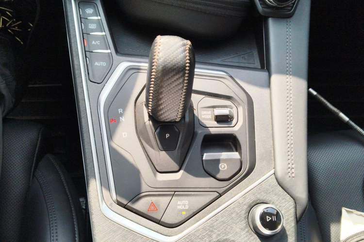 Used Lynk & Co 01 2021 2.0TD Two-Wheel-Drive Pro Trim Gear Lever