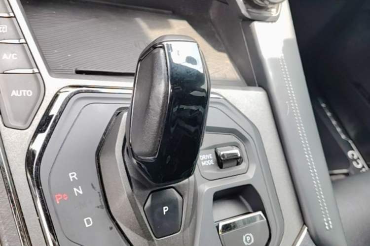 Used Lynk & Co 01 2021 2.0TD Four-Wheel Drive Hype-Halo Gear Lever