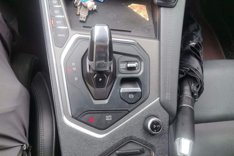 Used Lynk & Co 01 2021 2.0TD Two-Wheel-Drive Pro Trim Gear Lever