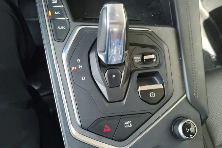 Used Lynk & Co 01 2021 2.0TD Two-Wheel-Drive Pro Trim Gear Lever
