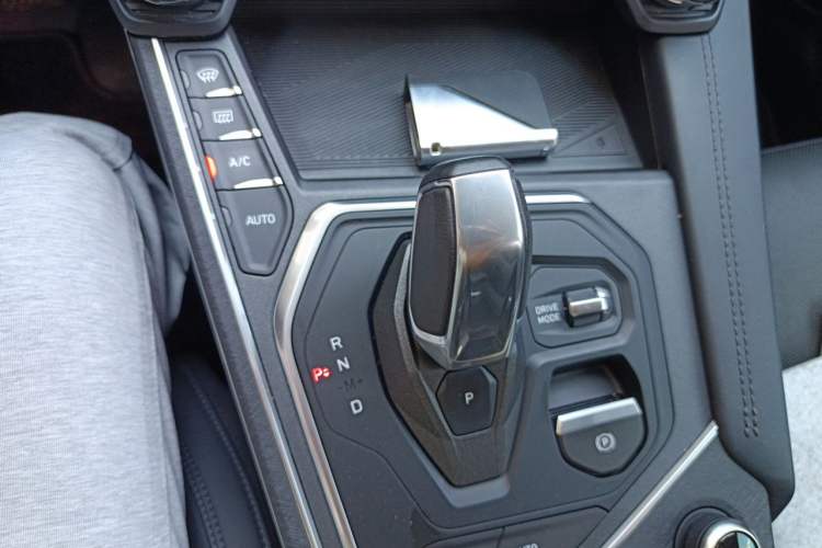 Used Lynk & Co 01 2021 2.0TD Two-Wheel-Drive Pro Trim Gear Lever