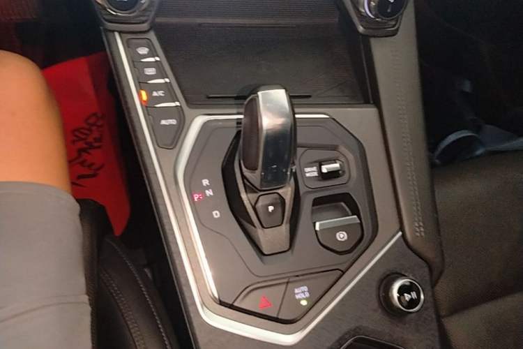 Used Lynk & Co 01 2021 2.0TD Two-Wheel-Drive Pro Trim Gear Lever