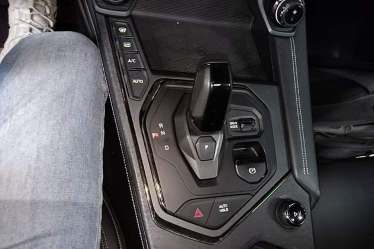 Used Lynk & Co 01 2021 2.0TD Four-Wheel Drive Hype-Halo Gear Lever