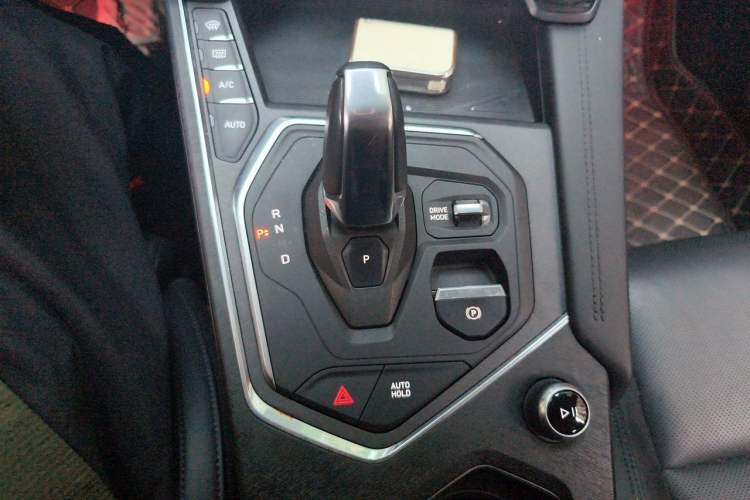 Used Lynk & Co 01 2021 2.0TD Two-Wheel-Drive Pro Trim Gear Lever