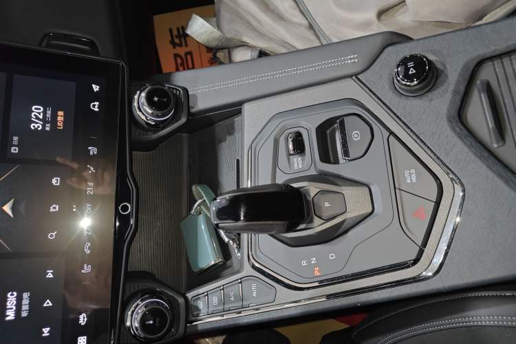 Used Lynk & Co 01 2021 2.0TD Four-Wheel Drive Hype-Halo Gear Lever