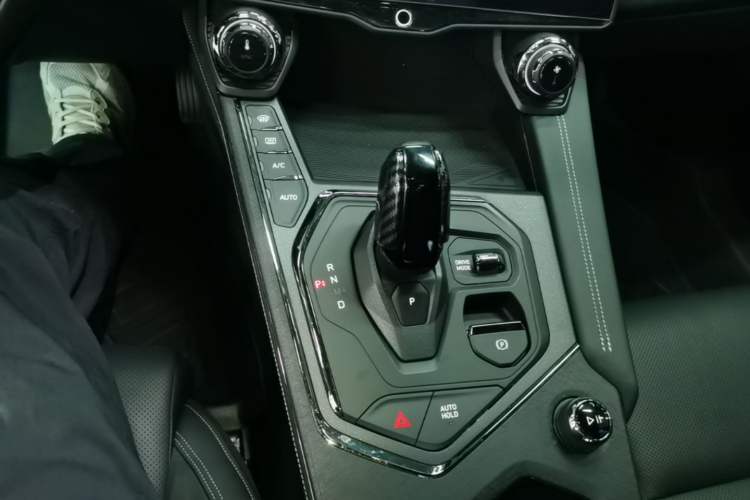Used Lynk & Co 01 2021 2.0TD Four-Wheel Drive Hype-Halo Gear Lever