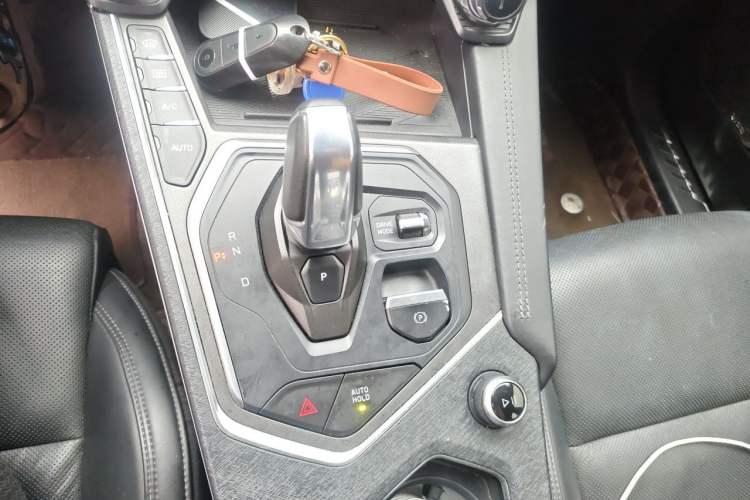 Used Lynk & Co 01 2021 2.0TD Two-Wheel-Drive Pro Trim Gear Lever