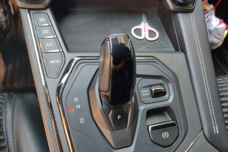 Used Lynk & Co 01 2021 2.0TD Four-Wheel Drive Hype-Halo Gear Lever
