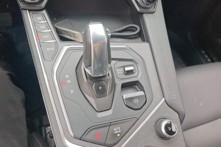Used Lynk & Co 01 2021 2.0TD Two-Wheel-Drive Pro Trim Gear Lever