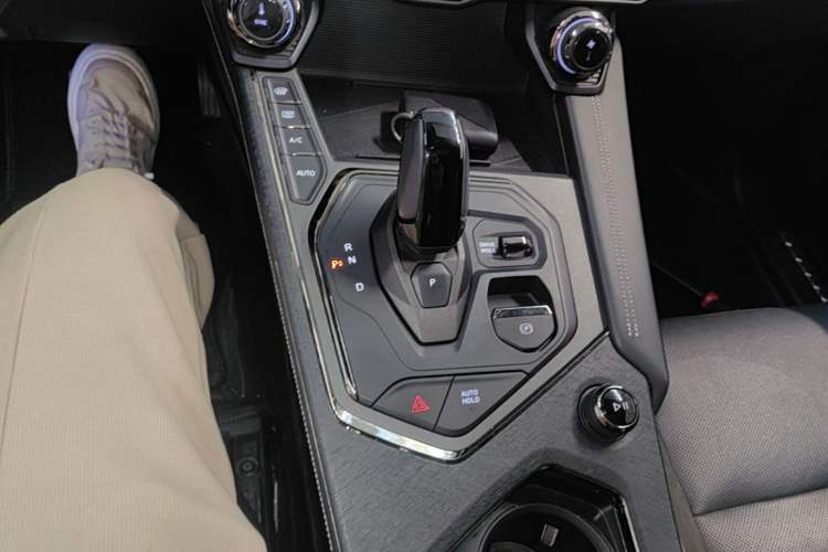 Used Lynk & Co 01 2021 2.0TD Four-Wheel Drive Dark Night Edition Gear Lever