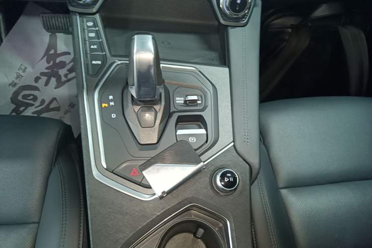 Used Lynk & Co 01 2021 2.0TD Two-Wheel-Drive Pro Trim Gear Lever