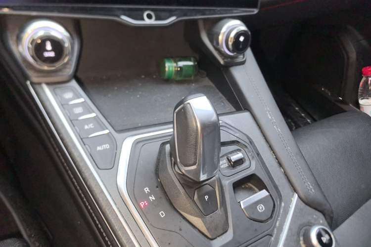 Used Lynk & Co 01 2021 2.0TD Two-Wheel-Drive Pro Trim Gear Lever