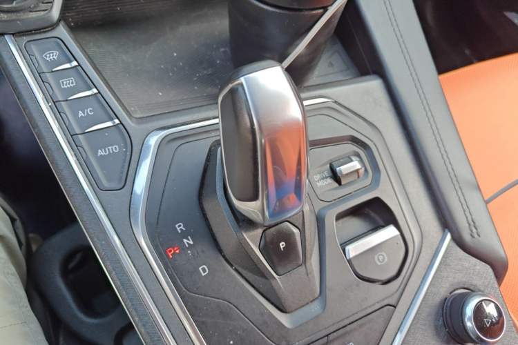 Used Lynk & Co 01 2021 2.0TD Two-Wheel-Drive Pro Trim Gear Lever