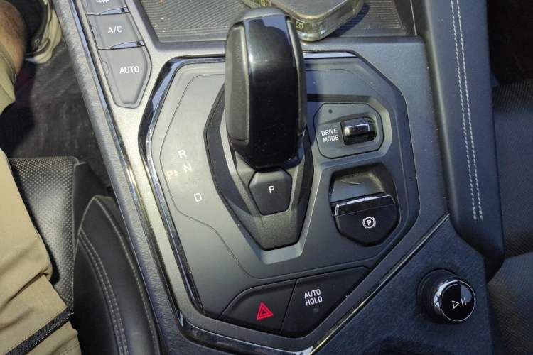 Used Lynk & Co 01 2021 2.0TD Two-Wheel-Drive Pro Trim Gear Lever