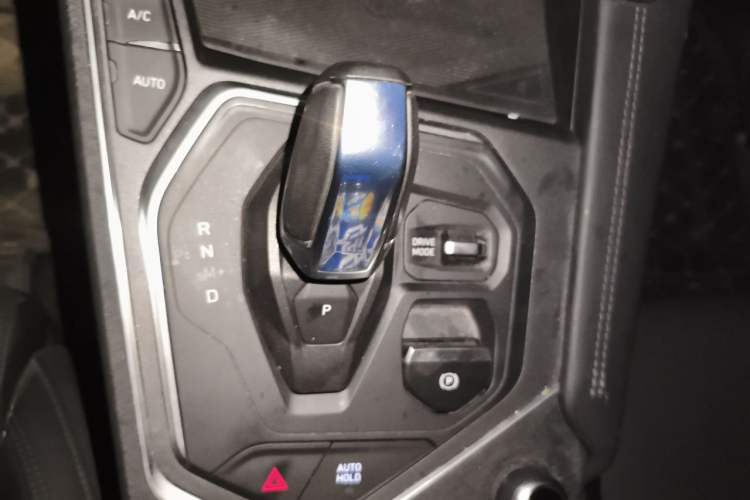 Used Lynk & Co 01 2021 2.0TD Two-Wheel-Drive Pro Trim Gear Lever