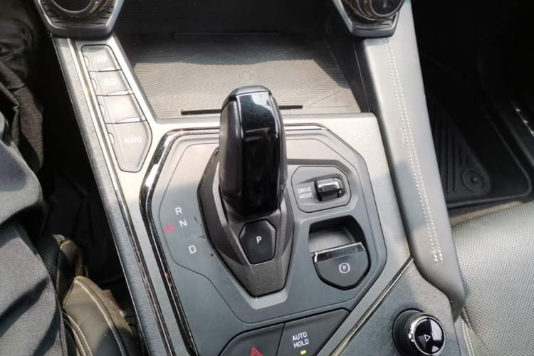 Used Lynk & Co 01 2021 2.0TD Four-Wheel Drive Hype-Halo Gear Lever
