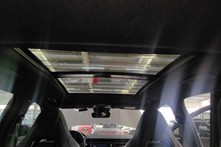 Used Lynk & Co 01 2021 2.0TD Four-Wheel Drive Dark Night Edition Headliner