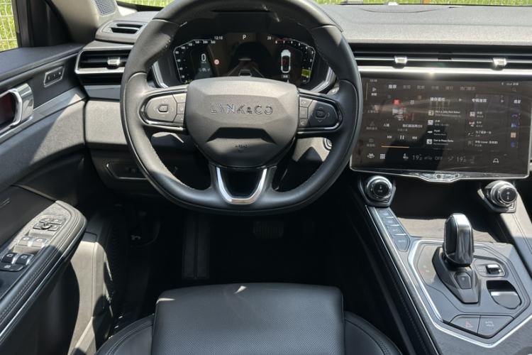 Used Lynk & Co 01 2021 2.0TD Two-Wheel-Drive Pro Trim Interior 4