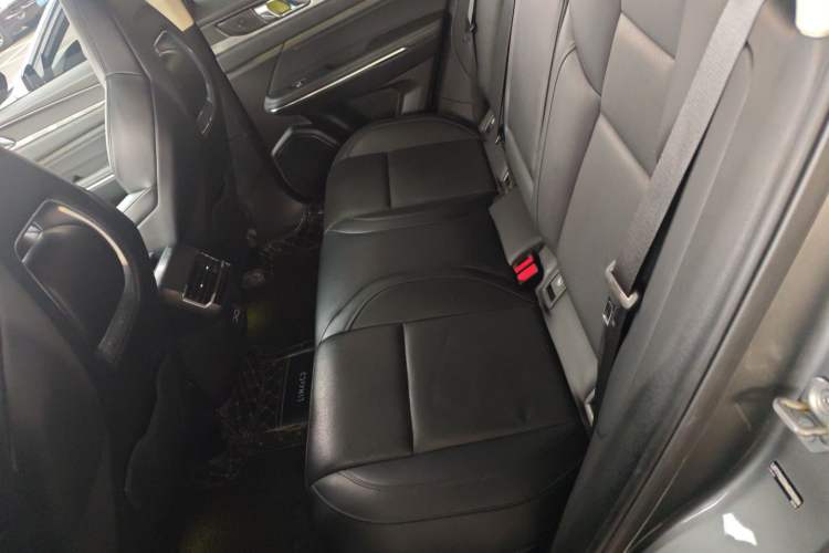 Used Lynk & Co 01 2021 2.0TD Two-Wheel-Drive Pro Trim Interior 4