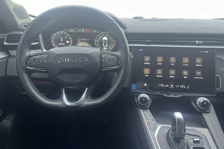 Used Lynk & Co 01 2021 2.0TD Two-Wheel-Drive Pro Trim Interior 5