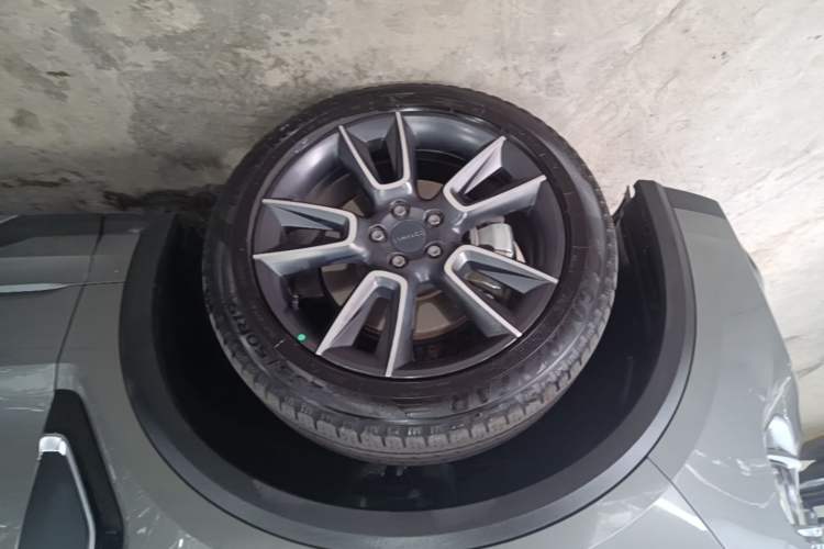 Used Lynk & Co 01 2021 2.0TD Two-Wheel-Drive Pro Trim Left Front Wheel Hub