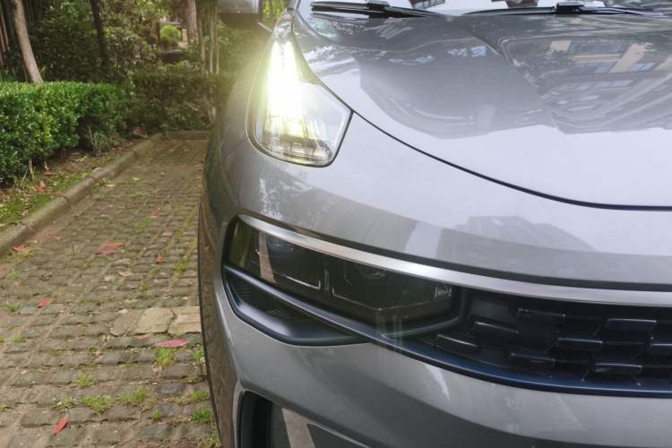 Used Lynk & Co 01 2021 2.0TD Two-Wheel-Drive Pro Trim Right Front Headlight