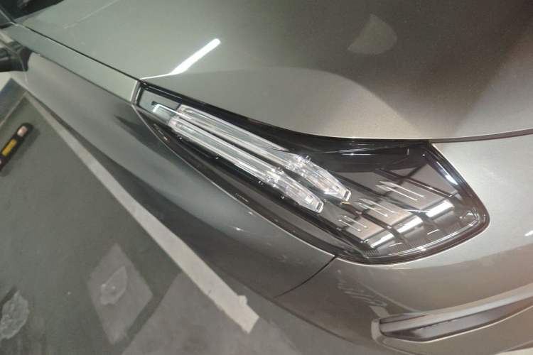 Used Lynk & Co 01 2021 2.0TD Two-Wheel-Drive Pro Trim Right Front Headlight