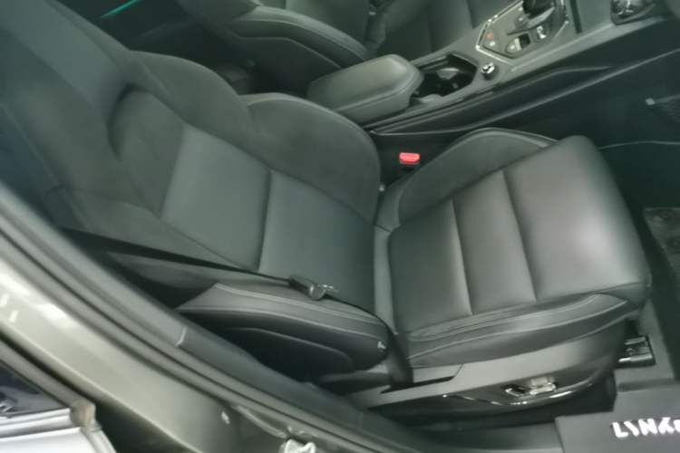 Used Lynk & Co 01 2021 2.0TD Four-Wheel Drive Hype-Halo Right Front Seat
