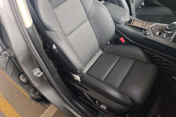 Used Lynk & Co 01 2021 2.0TD Two-Wheel-Drive Pro Trim Right Front Seat