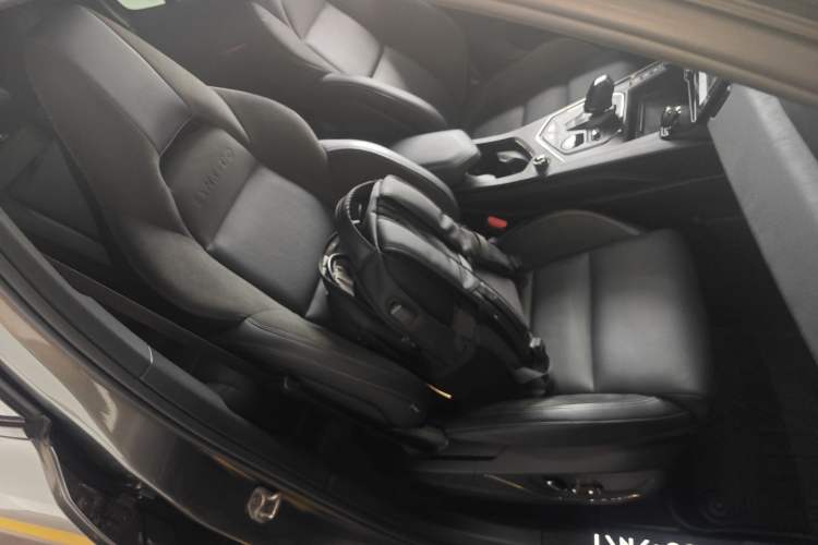 Used Lynk & Co 01 2021 2.0TD Four-Wheel Drive Hype-Halo Right Front Seat