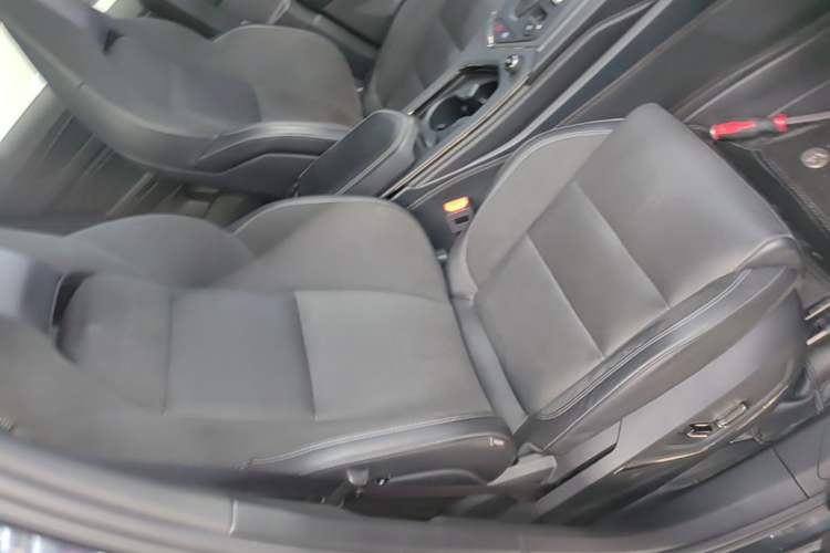 Used Lynk & Co 01 2021 2.0TD Four-Wheel Drive Dark Night Edition Right Front Seat