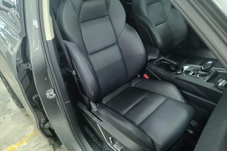 Used Lynk & Co 01 2021 2.0TD Two-Wheel-Drive Pro Trim Right Front Seat