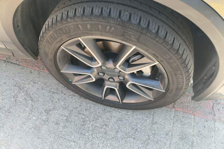 Used Lynk & Co 01 2021 2.0TD Two-Wheel-Drive Pro Trim Right Front Wheel Hub