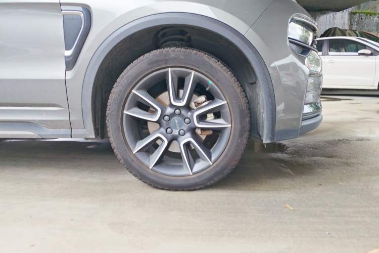Used Lynk & Co 01 2021 2.0TD Two-Wheel-Drive Pro Trim Right Front Wheel Hub