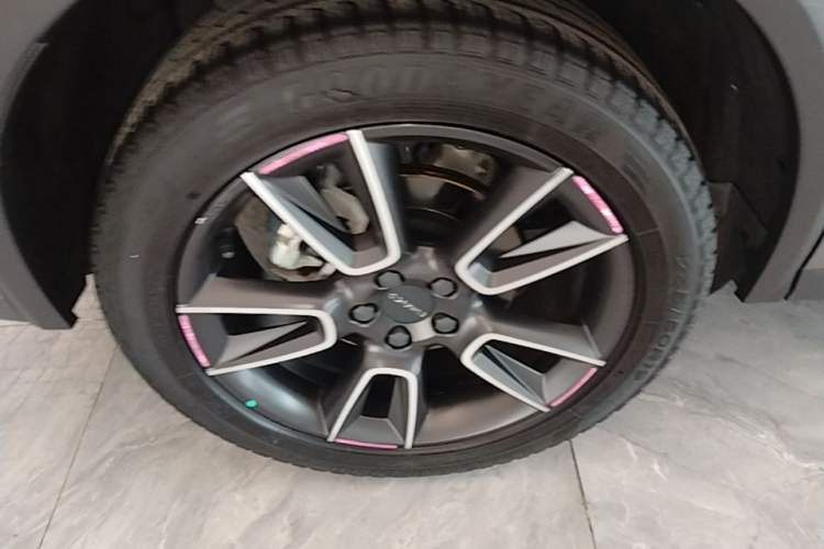 Used Lynk & Co 01 2021 2.0TD Two-Wheel-Drive Pro Trim Right Rear Wheel Hub