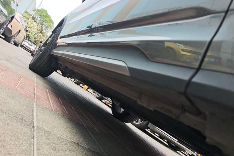 Used Lynk & Co 01 2021 2.0TD Two-Wheel-Drive Pro Trim Right Side Sill