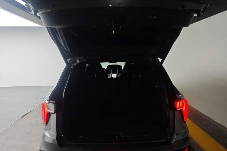 Used Lynk & Co 01 2021 2.0TD Four-Wheel Drive Hype-Halo Trunk